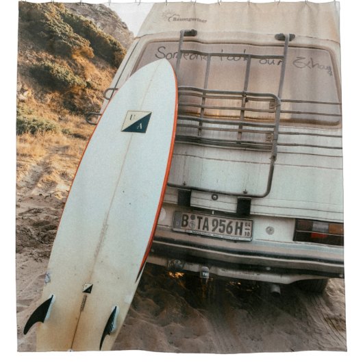 白と黒のサーフボード シャワーカーテン (正面)