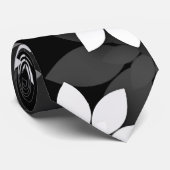 白と黒のシームレスな花模様 ネクタイ (ロール)