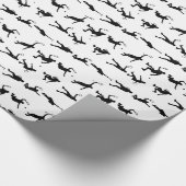 白と黒のテニス選手は男性のギフトラップをポーズ ラッピングペーパー (角)