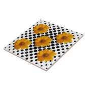白と黒のドットタイルに日当たりの良い黄色の花 タイル (側面)