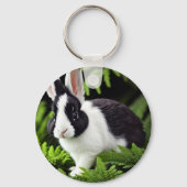 白と黒のバニーをけしかける キーホルダー (正面)