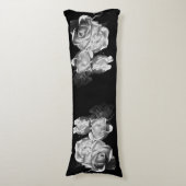 白と黒のバラ ボディピロー (正面縦)