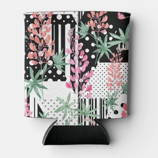 白と黒のパッチワークの背景にルピネス 缶クーラー (正面)