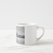白と黒のフィラデルフィアのスカイライン エスプレッソカップ (右)