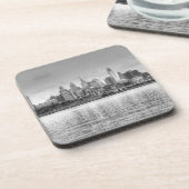 白と黒のフィラデルフィアのスカイライン コースター (左側)