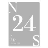 白と黒のミニマルでエレガントな大胆なイニシャル テーブルナンバー (裏面)