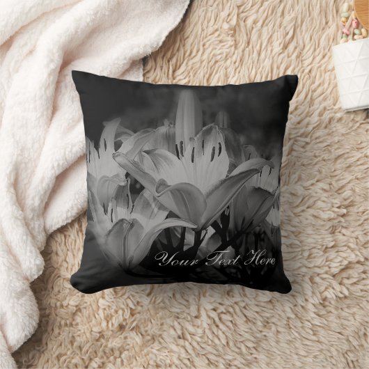 白と黒のユリの花パーソナライズされた クッション (ブランケット)