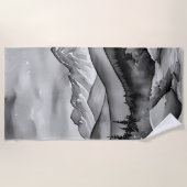 白と黒の山絵画の風景 ビーチタオル (正面)