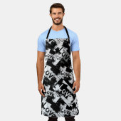 白と黒の愛の斑点パターン エプロン (着用した状態)