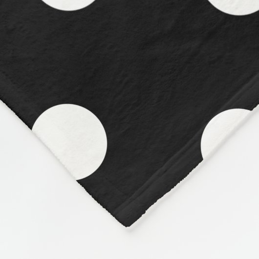 白と黒の水玉模様オレンジのアクセント フリースブランケット (角)