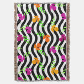 白と黒の波状の背景の花 スローブランケット (正面縦)