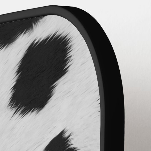 白と黒の牛の斑点のパターフェイクンのファーテクスチャ ピックルボールラケット (左詳細)