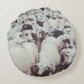 白と黒の羊の群れ ラウンドクッション (裏面)