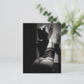 白と黒の美しいランジェリー写真 ポストカード (スタンド正面)