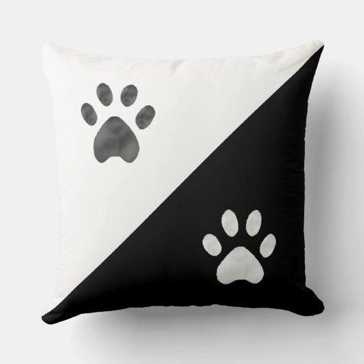 白と黒の美しい足 クッション (裏面)