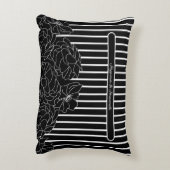 白と黒の花とストライプ アクセントクッション (裏面(縦))