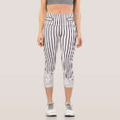 白と黒の花とストライプ カプリレギンス (正面)