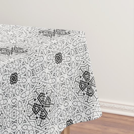 白と黒の透かし模様のElsa テーブルクロス (インサイチュ)