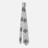 白と黒の透かし模様のElsa ネクタイ (裏面)