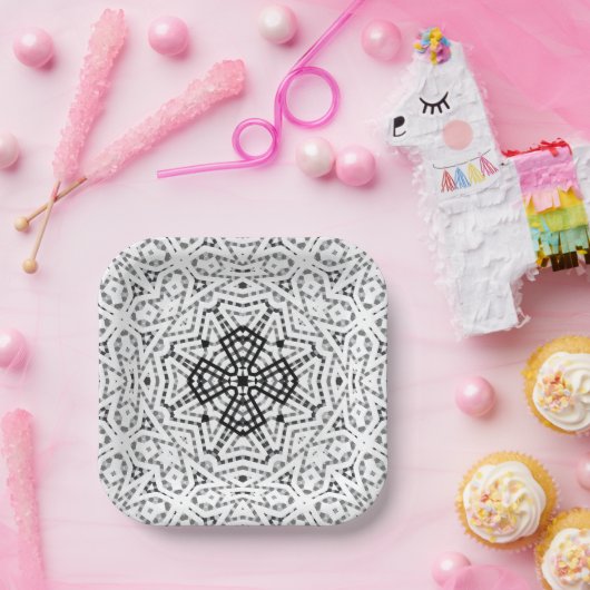 白と黒の透かし模様のElsa ペーパープレート (パーティー)