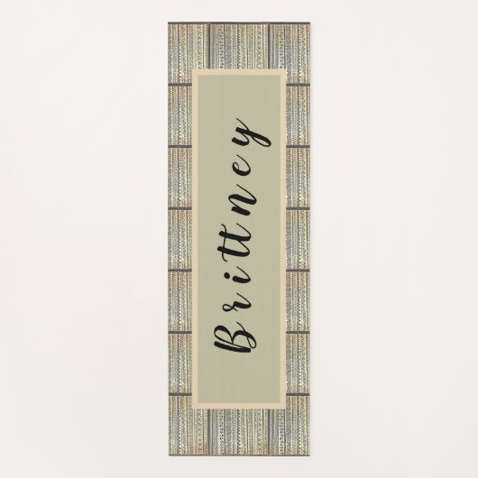 白と黒の部族柄ヨガマットに選ばれる ヨガマット (正面)