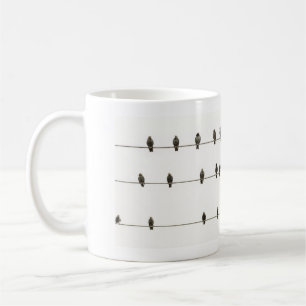 白と黒の針金の上の鳥 コーヒーマグカップ