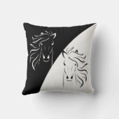 白と黒の馬のシルエット抽象芸術 クッション (裏面)