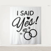 白と黒の「イエスと言った」エンゲージメントパーティー タペストリー (正面)