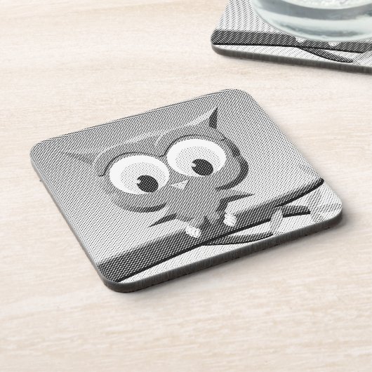 白と黒を使った新聞社のフクロウ コースター (左側)