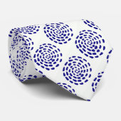 白に藍色ストライプのの濃い青の丸の模様 ネクタイ (ロール)