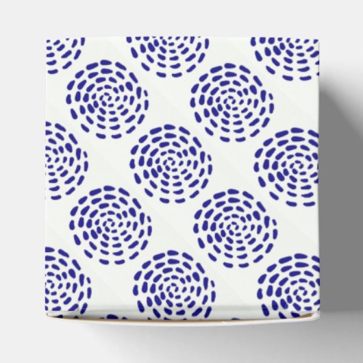 白に藍色ストライプのの濃い青の丸の模様 フェイバーボックス (上部)