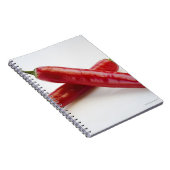 白に赤唐辛子のクローズアップ ノートブック (右側)