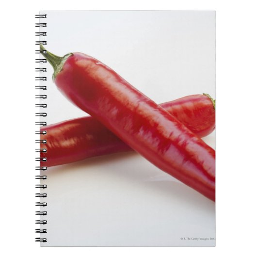 白に赤唐辛子のクローズアップ ノートブック (正面)