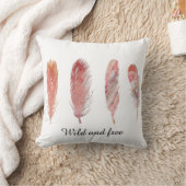 白に野生で自由なピンクと桃の羽 クッション (ブランケット)