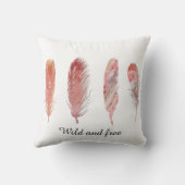 白に野生で自由なピンクと桃の羽 クッション (裏面)