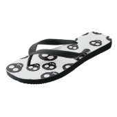 白に黒のスカルを付けたパターン ビーチサンダル (アングル)
