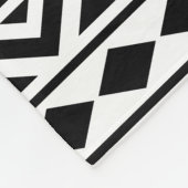 白のアステカな本質パターンIII黒 フリースブランケット (角)