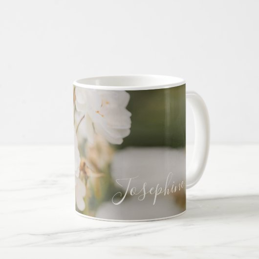 白のエレガントバラの写真と名前をカスタムする コーヒーマグカップ (正面右)