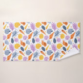 白のカラフルな貝殻 バスタオル (バスタオル)