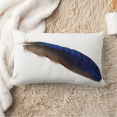 白のクールでモダンで青い羽 ランバークッション (ブランケット)