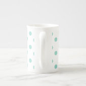 白のクールな水の水玉模様 ボーンチャイナマグカップ (裏面)