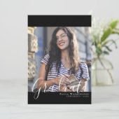 白のスクリプト |黒い枠 | 2つの写真の卒業 案内状 (スタンド正面)