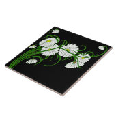 白のデイジーが黒の背景に対比 タイル (側面)