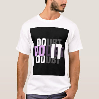 白のハーフスリーブ「DOUBT」グラフィックTシャツ Tシャツ