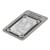 白のバラのフォトフレームパーソナライズされた結婚ズ マグネット (左側)