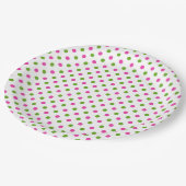 白のプレッピーなピンクおよび緑の水玉模様 ペーパープレート (アングル)