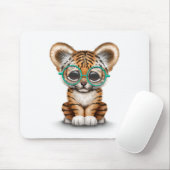 白のベビーの虎の子かわいい身に着けているガラス マウスパッド (マウス)