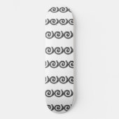 白の上に黒と灰色のらせん状パターン スケートボード (正面)