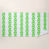 白の明るい緑のらせん状パターン ビーチタオル (正面)