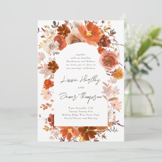白の燃えたオレンジ色のフローラ植物性アー結婚チズ 招待状 (スタンド正面)